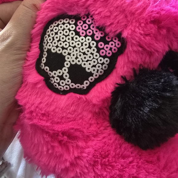 💋3/$20 Monsterhigh Fuzzy Pink Slipper Boots - Picture 2 of 3